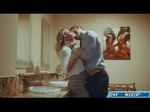 ❤️ Nuair a mheallann blonde busty tú i seomra scíthe poiblí ☑ Físeán fucking uainn ga.porncomixone.ru ❤